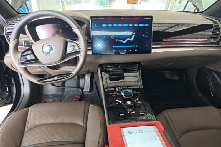 Used BYD Han 2020 DM Four-Wheel Drive Performance Edition Luxury Model Center Console