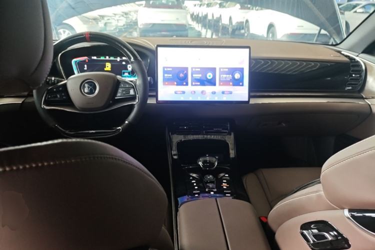Used BYD Han 2020 DM Four-Wheel Drive Performance Edition Luxury Model Center Console