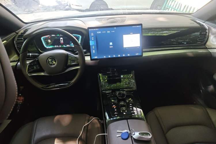 Used BYD Han 2020 DM Four-Wheel Drive Performance Edition Prestige Model Center Console