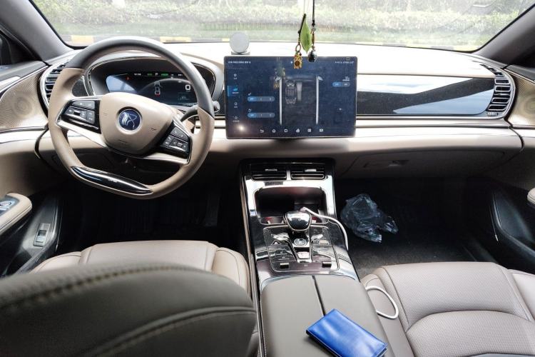 Used BYD Han 2020 EV Long-Range Luxury Model Center Console