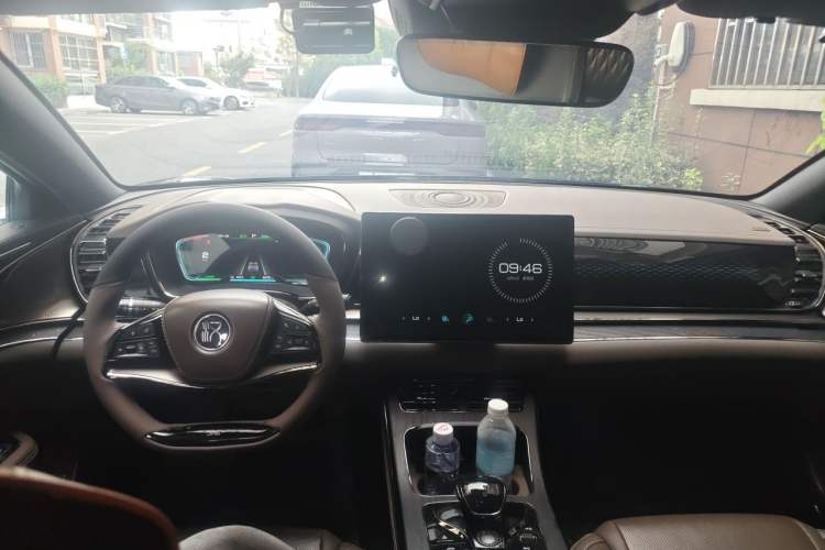 Used BYD Han 2020 EV Long-Range Deluxe Model Center Console