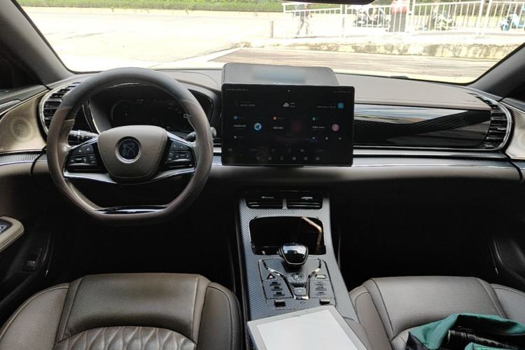 Used BYD Han 2020 DM Four-Wheel Drive Performance Edition Prestige Model Center Console