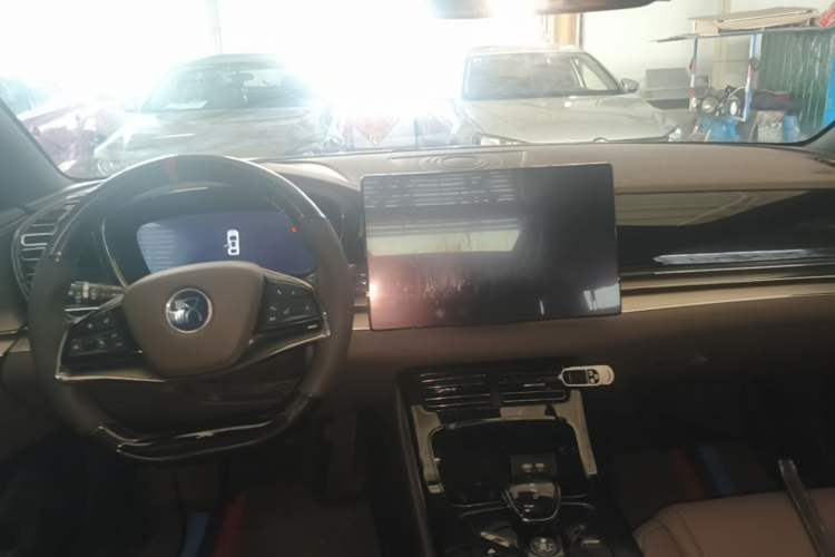 Used BYD Han 2020 DM Four-Wheel Drive Performance Edition Luxury Model Center Console