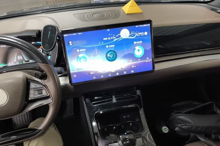 Used BYD Han 2020 DM Four-Wheel Drive Performance Edition Luxury Model Center Console