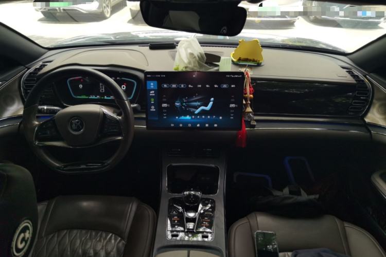 Used BYD Han 2020 DM Four-Wheel Drive Performance Edition Prestige Model Center Console
