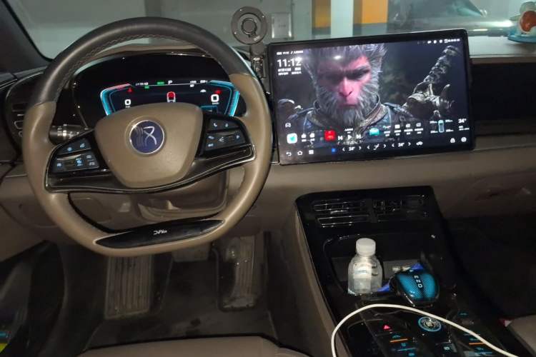 Used BYD Han 2020 DM Four-Wheel Drive Performance Edition Luxury Model Center Console