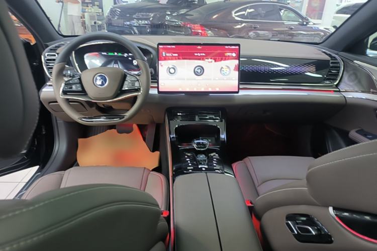 Used BYD Han 2020 DM Four-Wheel Drive Performance Edition Luxury Model Center Console