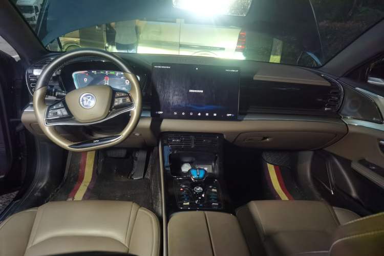Used BYD Han 2020 EV Long-Range Luxury Model Center Console