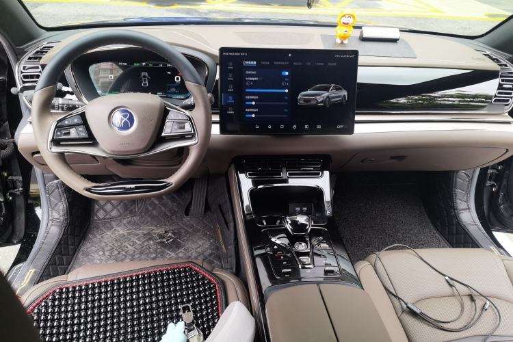 Used BYD Han 2020 DM Four-Wheel Drive Performance Edition Luxury Model Center Console