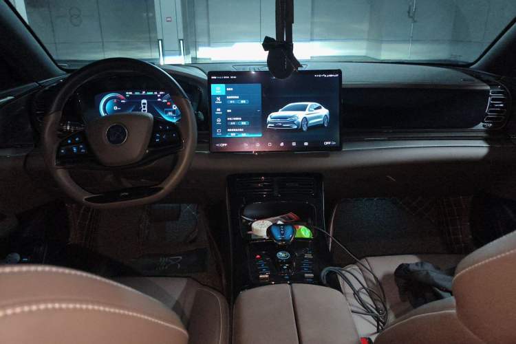 Used BYD Han 2020 EV Long-Range Luxury Model Center Console