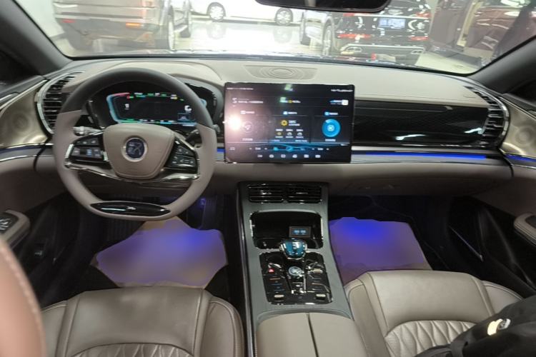 Used BYD Han 2020 DM Four-Wheel Drive Performance Edition Prestige Model Center Console