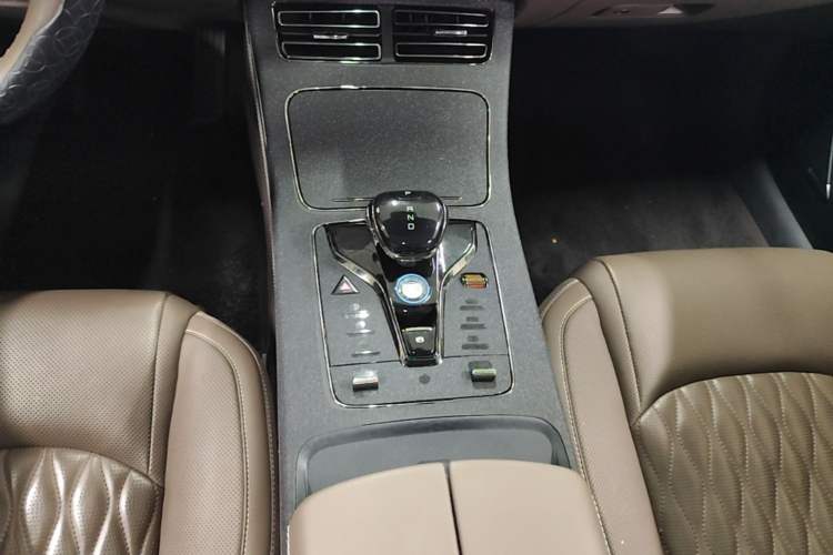 Used BYD Han 2020 DM Four-Wheel Drive Performance Edition Prestige Model Gear Lever