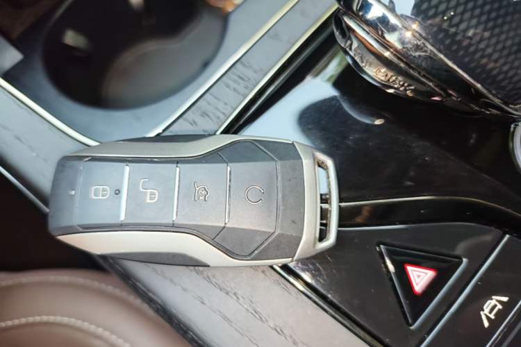 Used BYD Han 2020 EV Long-Range Deluxe Model Interior 1