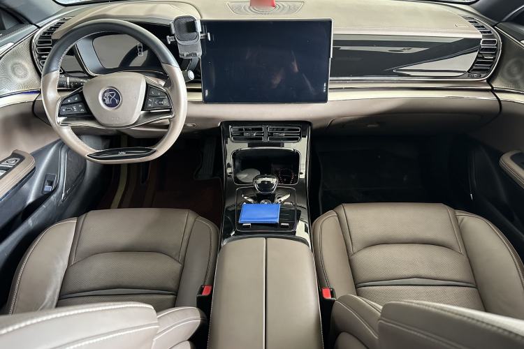 Used BYD Han 2020 DM Four-Wheel Drive Performance Edition Luxury Model Interior 1