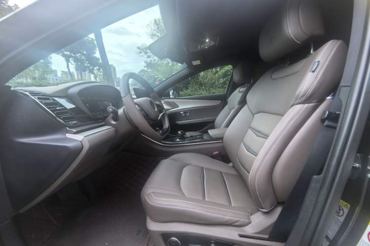 Used BYD Han 2020 DM Four-Wheel Drive Performance Edition Luxury Model Interior 1