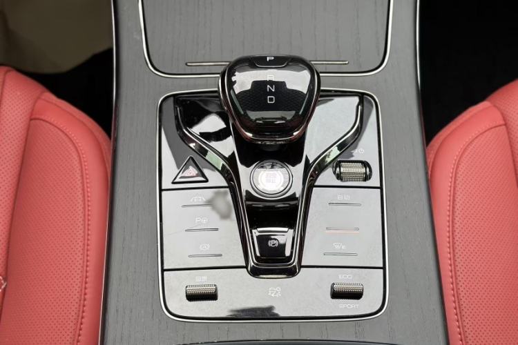 Used BYD Han 2020 EV Four-Wheel Drive High-Performance Flagship Model Interior 12