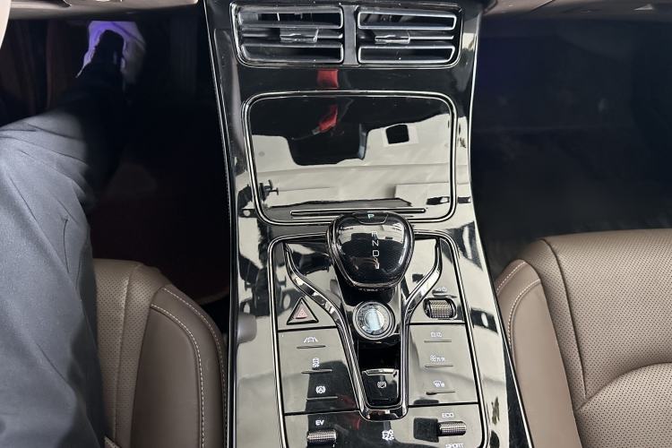 Used BYD Han 2020 DM Four-Wheel Drive Performance Edition Luxury Model Interior 4