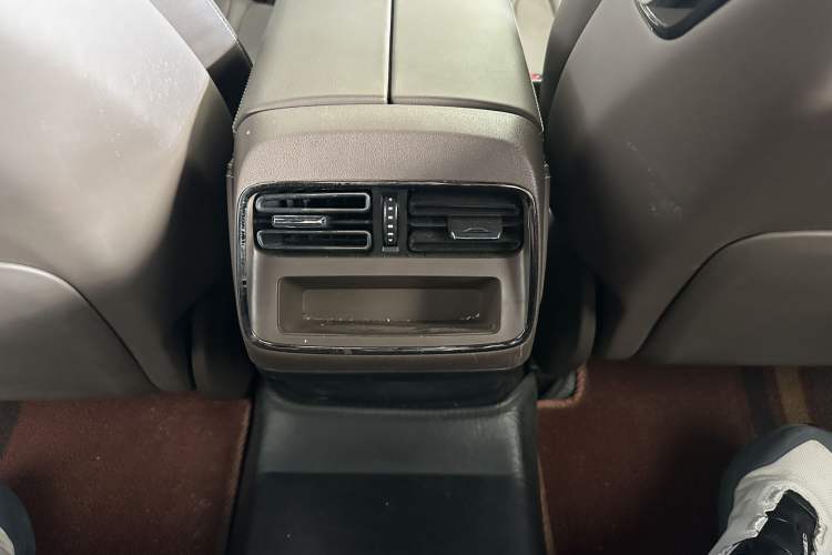 Used BYD Han 2020 DM Four-Wheel Drive Performance Edition Luxury Model Interior 8