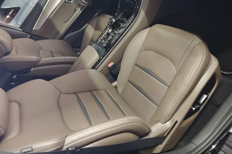 Used BYD Han 2020 DM Four-Wheel Drive Performance Edition Luxury Model Right Front Seat