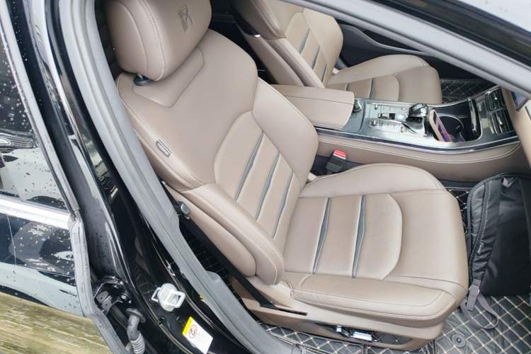 Used BYD Han 2020 DM Four-Wheel Drive Performance Edition Luxury Model Right Front Seat