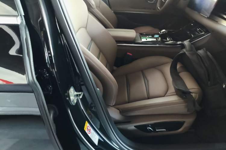 Used BYD Han 2020 DM Four-Wheel Drive Performance Edition Luxury Model Right Front Seat