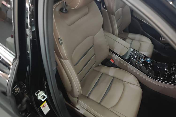Used BYD Han 2020 DM Four-Wheel Drive Performance Edition Luxury Model Right Front Seat