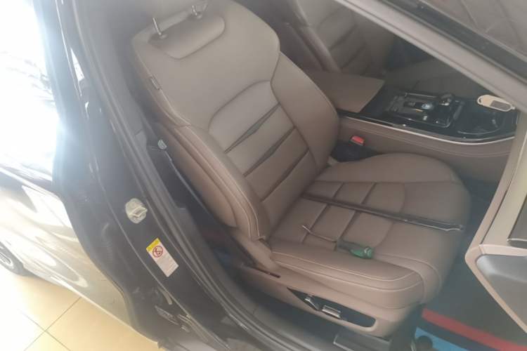 Used BYD Han 2020 DM Four-Wheel Drive Performance Edition Luxury Model Right Front Seat