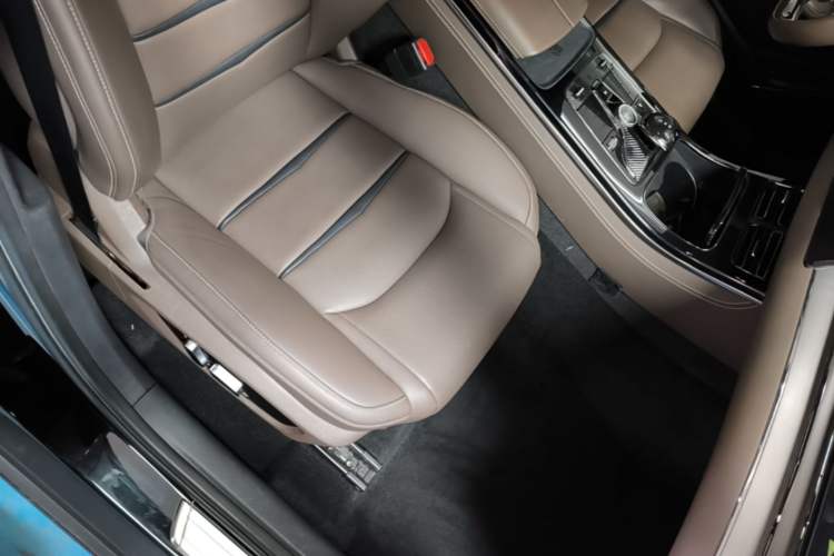 Used BYD Han 2020 DM Four-Wheel Drive Performance Edition Luxury Model Right Front Seat