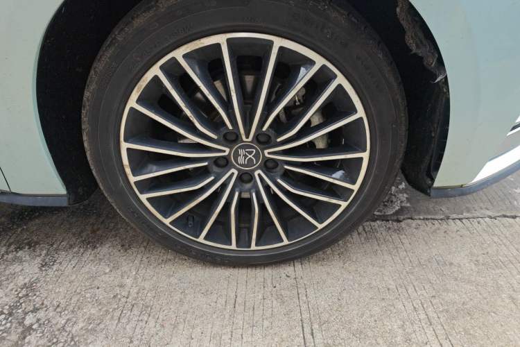 Used BYD Han 2020 DM Four-Wheel Drive Performance Edition Prestige Model Right Front Wheel Hub