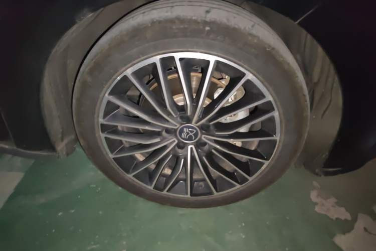 Used BYD Han 2020 EV Long-Range Luxury Model Right Front Wheel Hub
