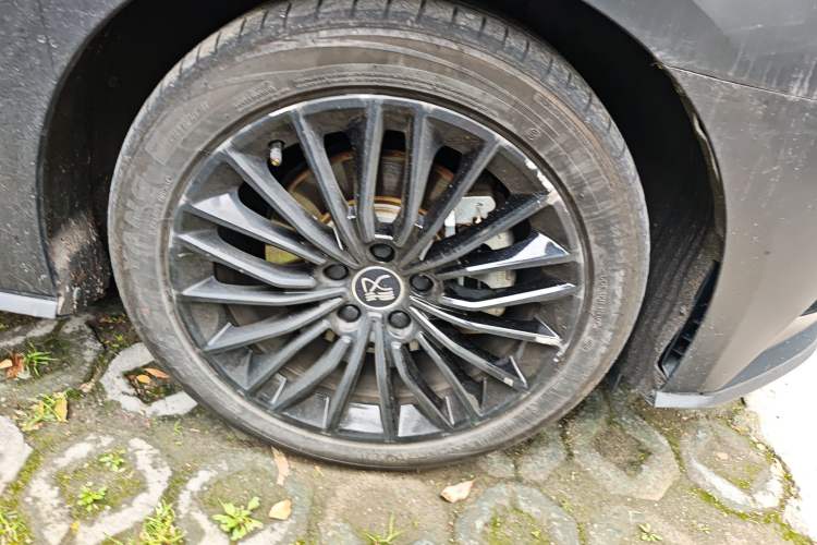 Used BYD Han 2020 DM Four-Wheel Drive Performance Edition Prestige Model Right Front Wheel Hub