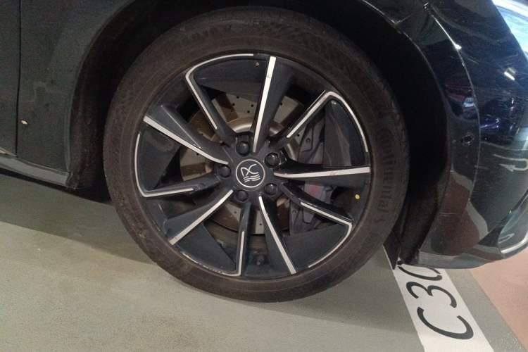 Used BYD Han 2020 EV Four-Wheel Drive High-Performance Flagship Model Right Front Wheel Hub