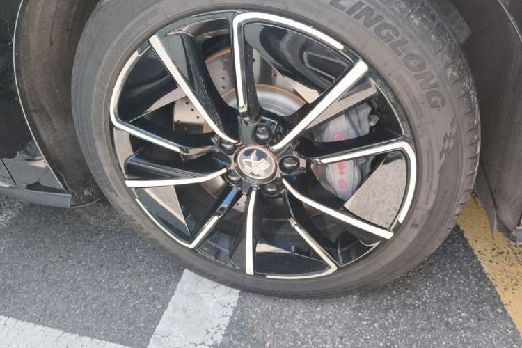 Used BYD Han 2020 EV Four-Wheel Drive High-Performance Flagship Model Right Front Wheel Hub