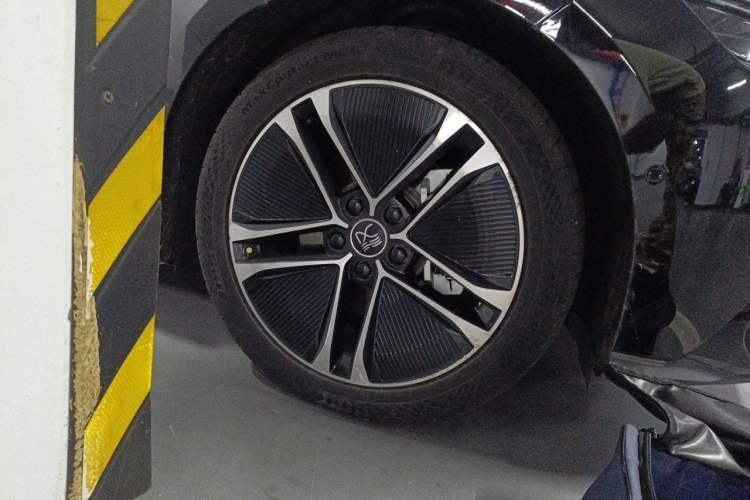 Used BYD Han 2020 EV Long-Range Deluxe Model Right Front Wheel Hub