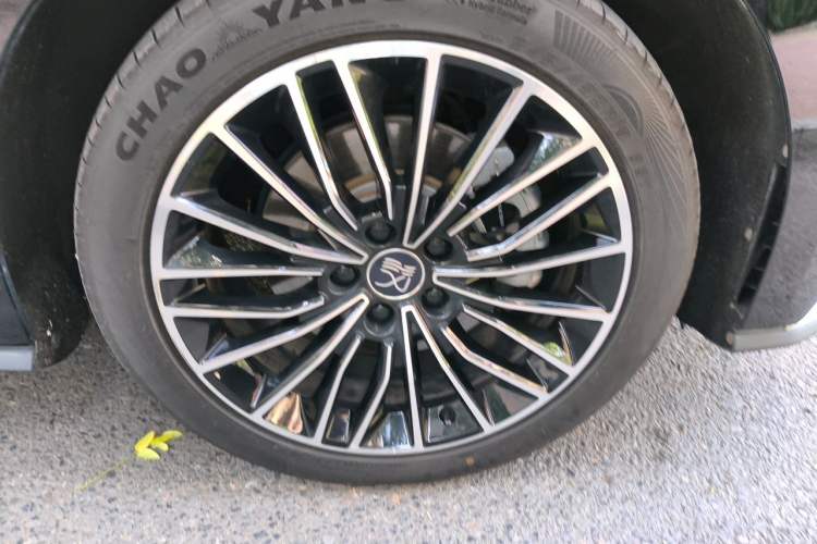 Used BYD Han 2020 DM Four-Wheel Drive Performance Edition Prestige Model Right Front Wheel Hub