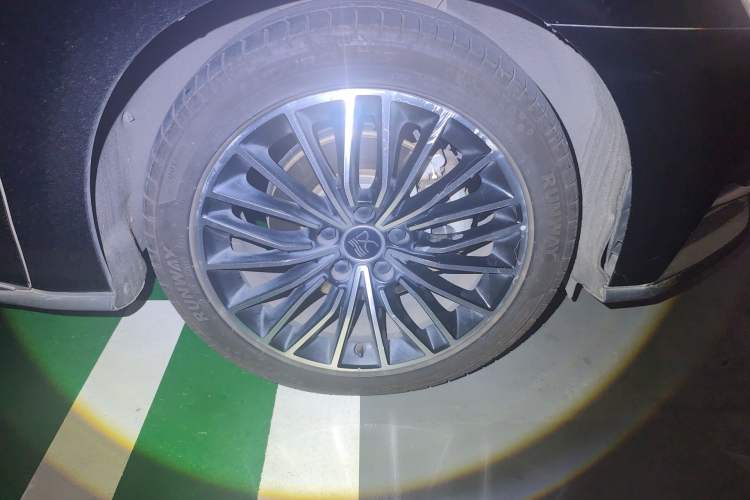 Used BYD Han 2020 DM Four-Wheel Drive Performance Edition Luxury Model Right Front Wheel Hub