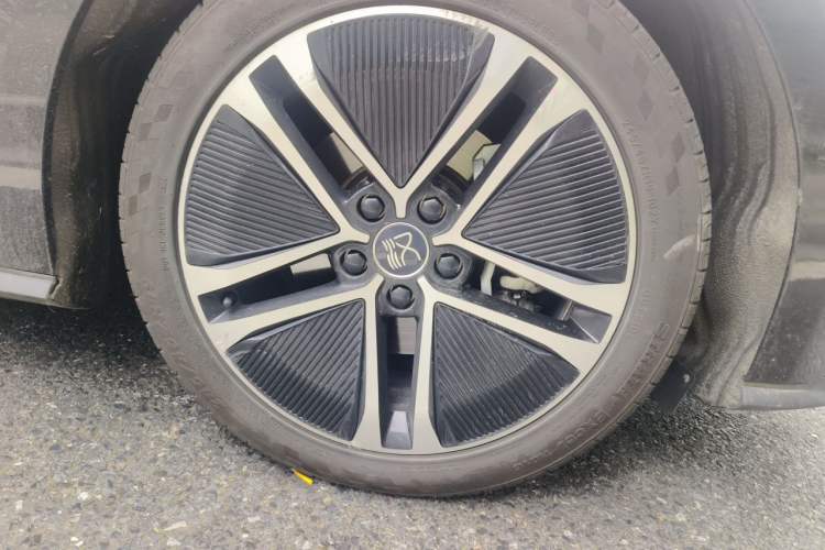 Used BYD Han 2020 EV Long-Range Deluxe Model Right Front Wheel Hub