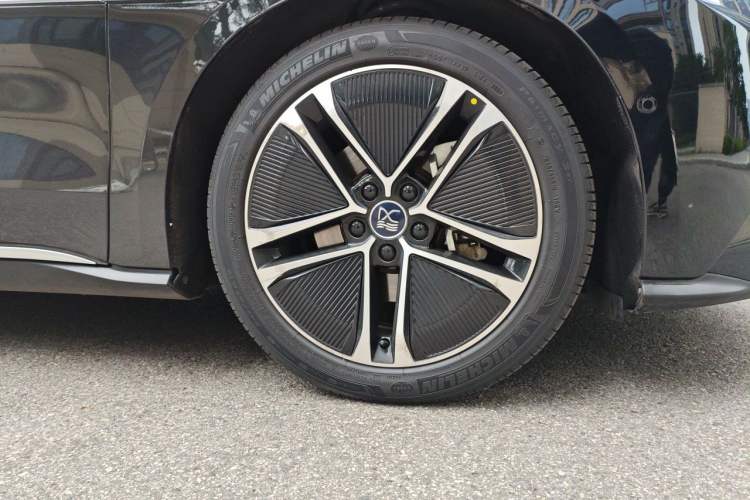 Used BYD Han 2020 EV Long-Range Deluxe Model Right Front Wheel Hub