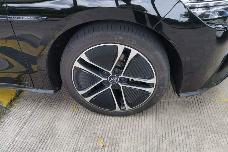 Used BYD Han 2020 EV Long-Range Deluxe Model Right Front Wheel Hub