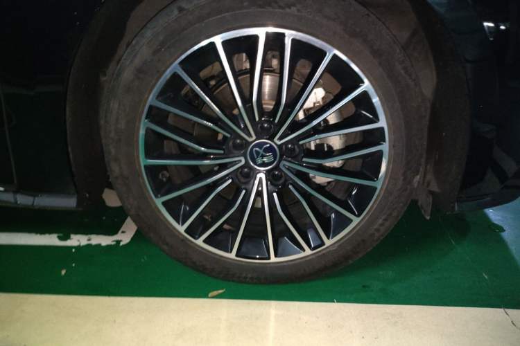 Used BYD Han 2020 EV Long-Range Luxury Model Right Front Wheel Hub