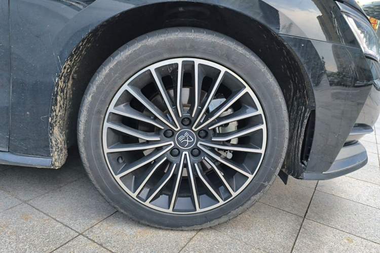 Used BYD Han 2020 DM Four-Wheel Drive Performance Edition Luxury Model Right Front Wheel Hub