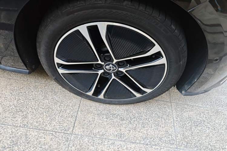 Used BYD Han 2020 EV Long-Range Deluxe Model Right Front Wheel Hub