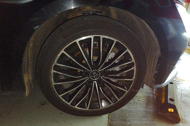 Used BYD Han 2020 DM Four-Wheel Drive Performance Edition Prestige Model Right Front Wheel Hub