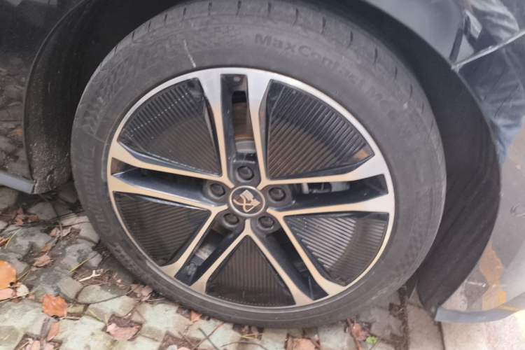 Used BYD Han 2020 EV Long-Range Deluxe Model Right Front Wheel Hub