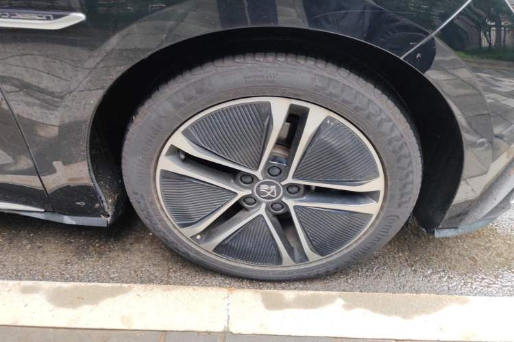 Used BYD Han 2020 EV Long-Range Deluxe Model Right Front Wheel Hub
