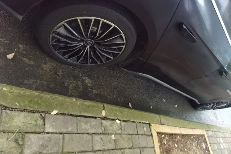 Used BYD Han 2020 EV Long-Range Luxury Model Right Front Wheel Hub