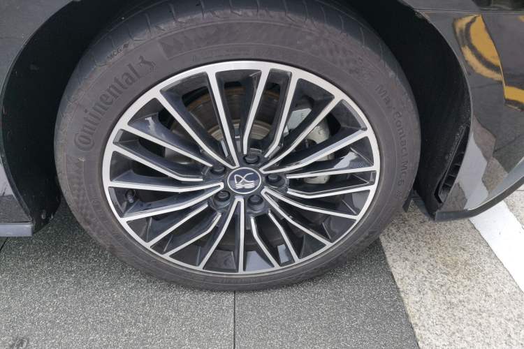 Used BYD Han 2020 DM Four-Wheel Drive Performance Edition Luxury Model Right Front Wheel Hub