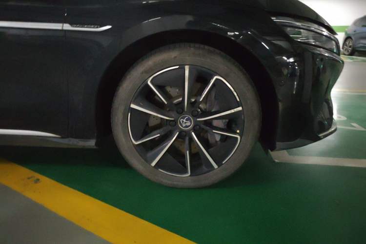 Used BYD Han 2020 EV Four-Wheel Drive High-Performance Flagship Model Right Front Wheel Hub