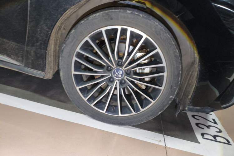 Used BYD Han 2020 EV Long-Range Luxury Model Right Front Wheel Hub