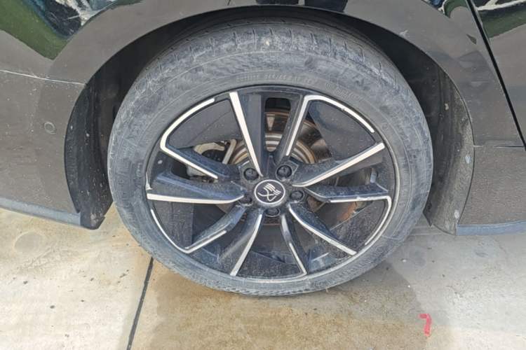 Used BYD Han 2020 EV Four-Wheel Drive High-Performance Flagship Model Right Rear Wheel Hub